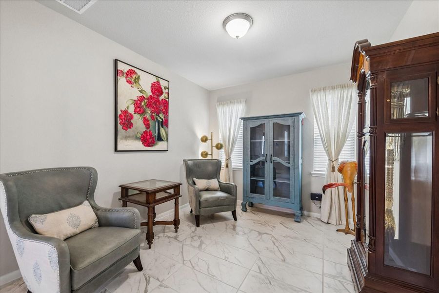 Furnished interior view inside a new home in Stonebrooke, Conroe (Image 10).
