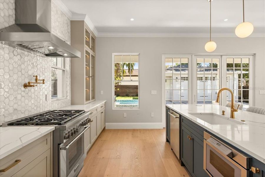 Furnished interior view inside a new home in , Orlando (Image 9).