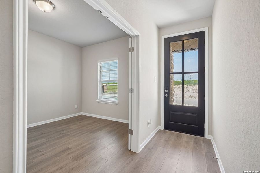 Spacious, unfurnished interior of a new home in Remington Ranch, San Antonio (Image 30).