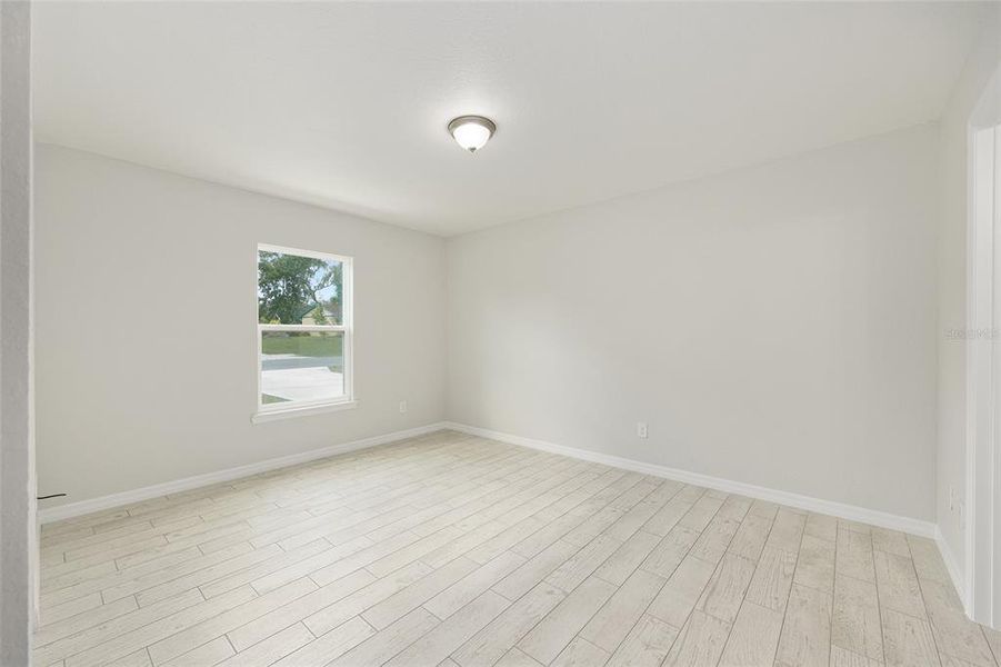 Spacious, unfurnished interior of a new home in , Ocala (Image 26).