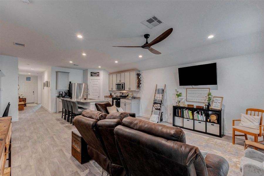 Furnished interior view inside a new home in Tamarron, Fulshear (Image 17). Furnished interior view inside a new home in Tamarron, Fulshear (Image 17).