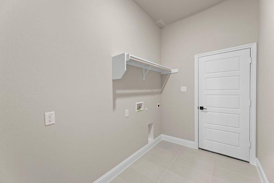 Spacious, unfurnished interior of a new home in Lovers Landing, Forney (Image 26).