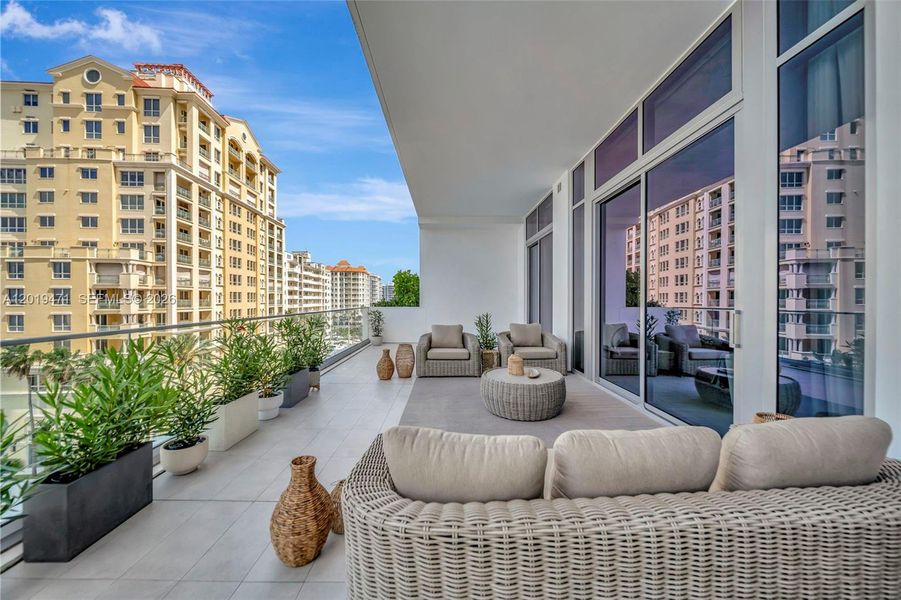 Condo located in Fort Lauderdale, FL showcasing its design and architecture (Image 3).