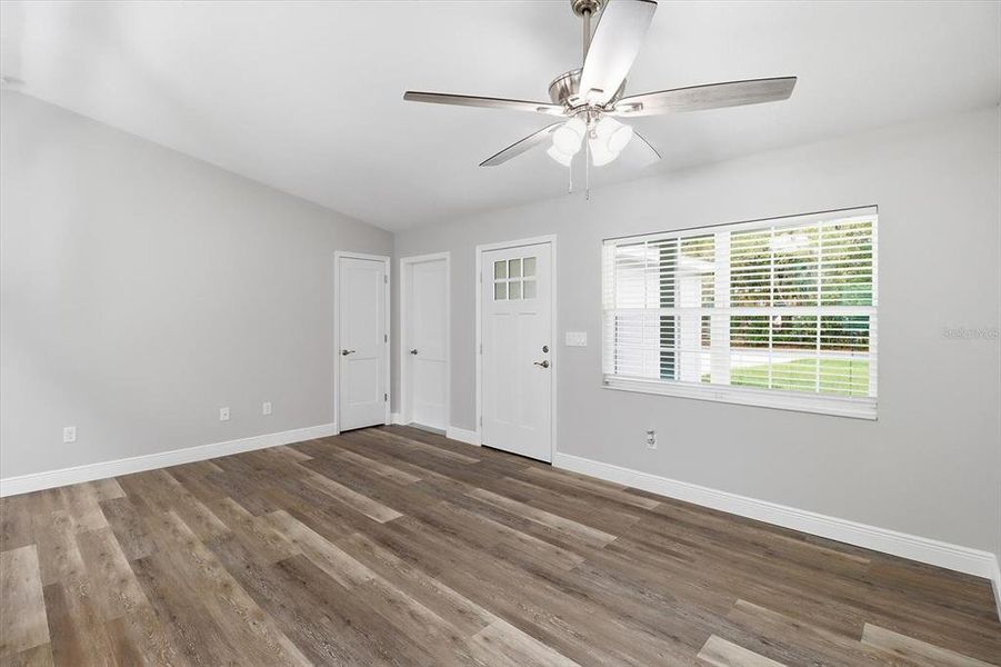 Spacious, unfurnished interior of a new home in , Crystal River (Image 23).