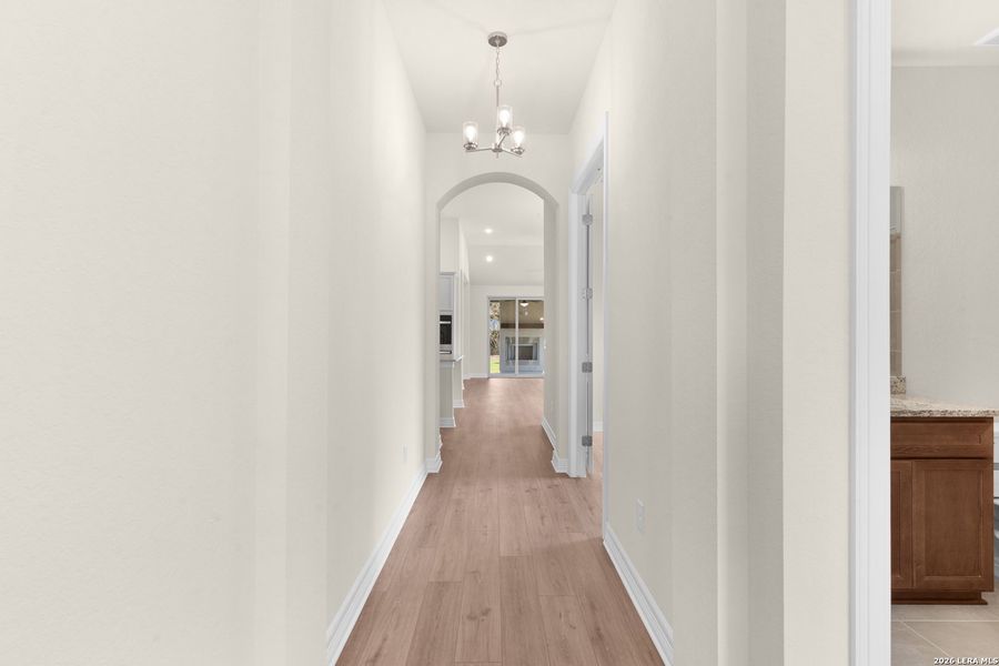 Spacious, unfurnished interior of a new home in Willis Ranch, San Antonio (Image 17).