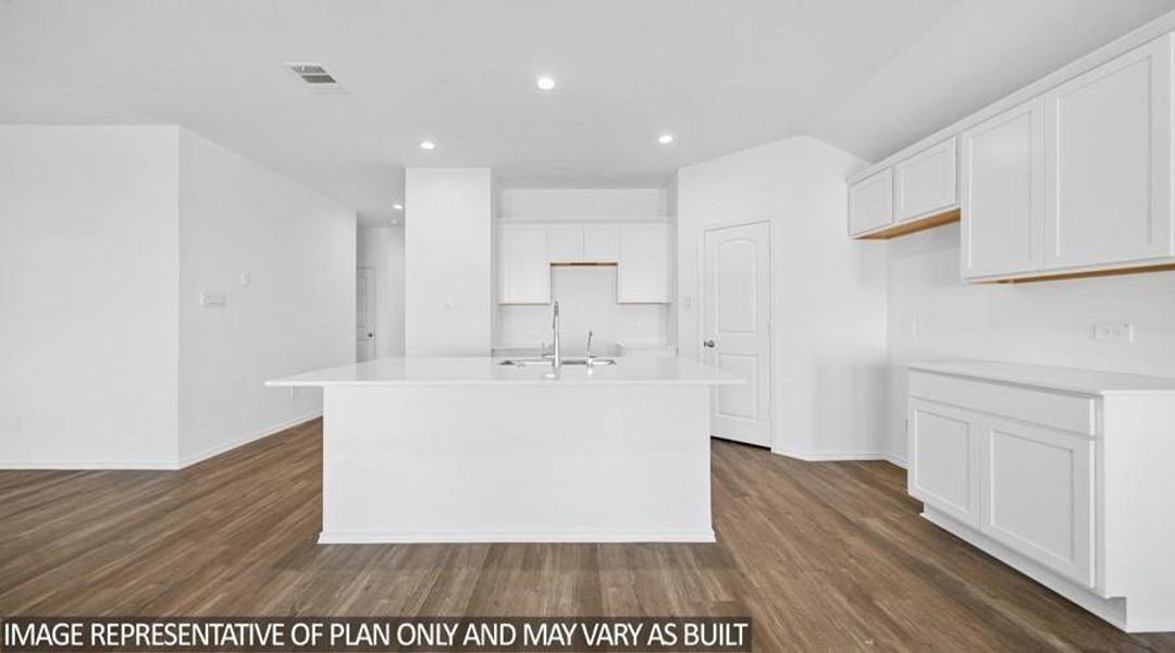 Furnished interior view inside a new home in Silverthorne, Conroe (Image 3).