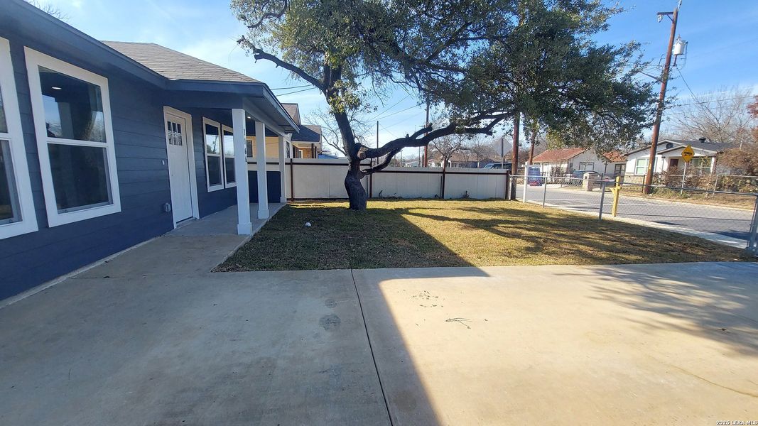Exterior details and patio area of a home in , San Antonio (Image 14).