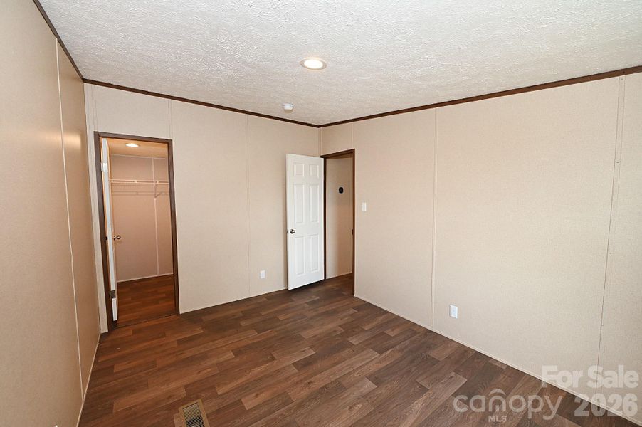 Spacious, unfurnished interior of a new home in , Stony Point (Image 27).