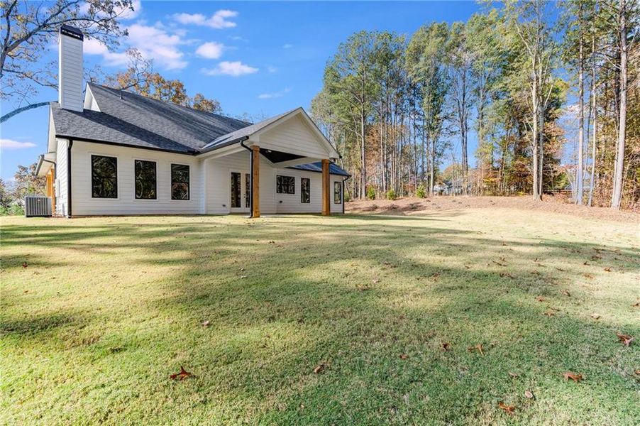 Exterior details and patio area of a home in , Dallas (Image 20).