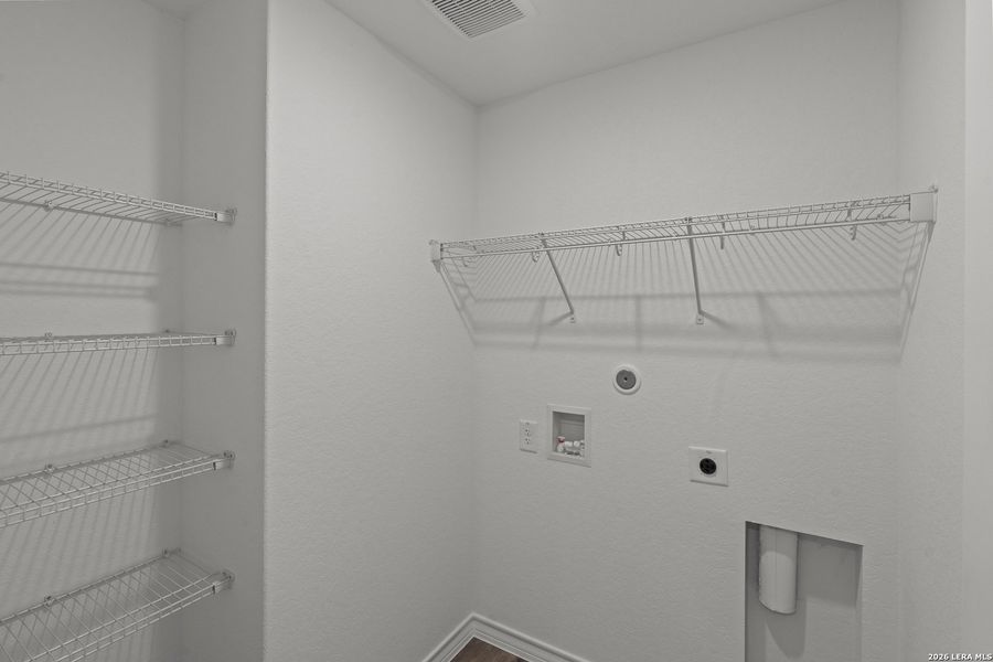 Spacious, unfurnished interior of a new home in Dove Song, Marion (Image 20).