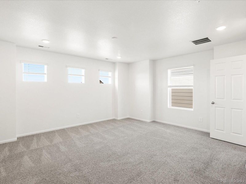 Spacious, unfurnished interior of a new home in Ridgeline Vista: The Flora Collection, Brighton (Image 28).