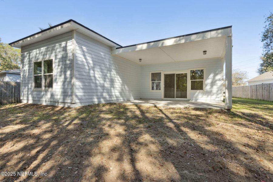 Exterior details and patio area of a home in , Middleburg (Image 31).