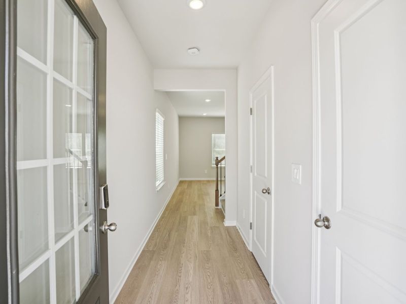 Spacious, unfurnished interior of a new home in Hawthorne Station, Atlanta (Image 14).