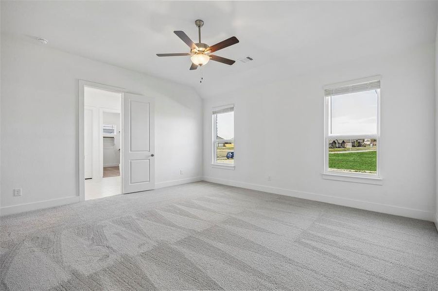 Spacious, unfurnished interior of a new home in Ten Mile Creek Estates, DeSoto (Image 21).