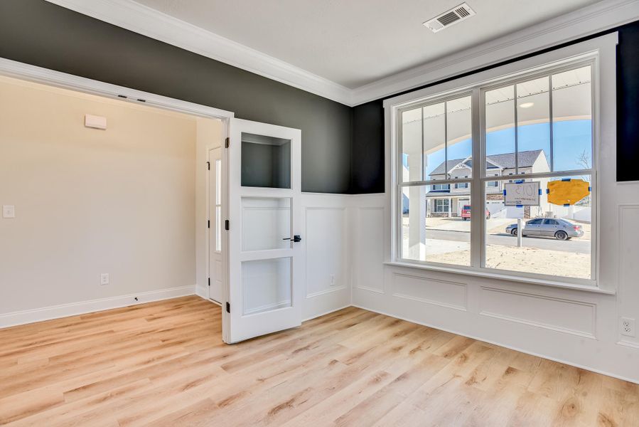 Spacious, unfurnished interior of a new home in , Edgefield (Image 8).
