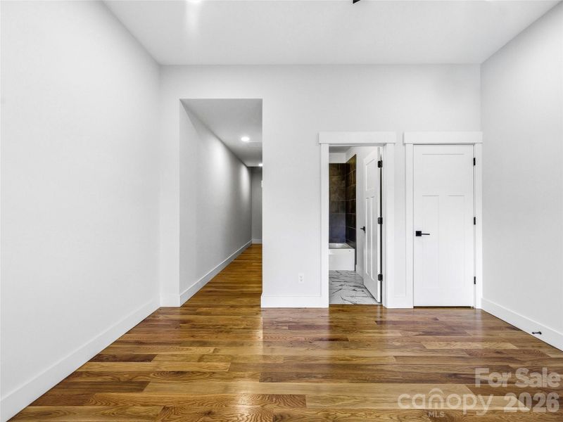 Spacious, unfurnished interior of a new home in , Asheville (Image 26).