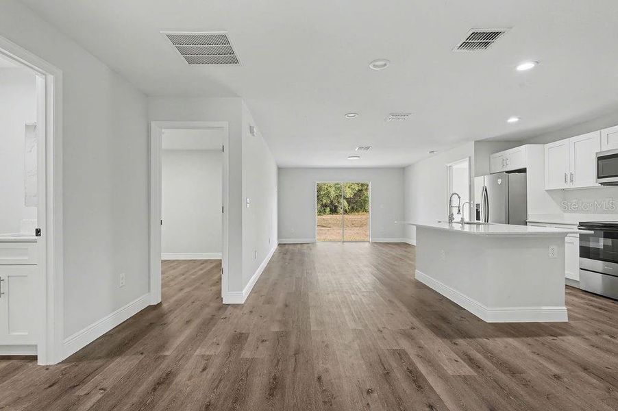 Spacious, unfurnished interior of a new home in , Ocala (Image 13).