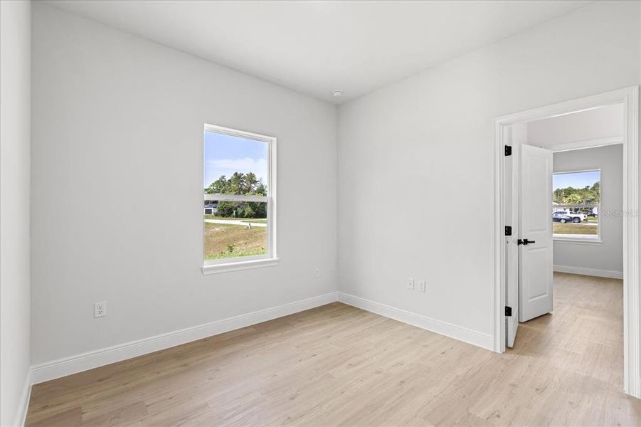 Spacious, unfurnished interior of a new home in , Ocala (Image 31).