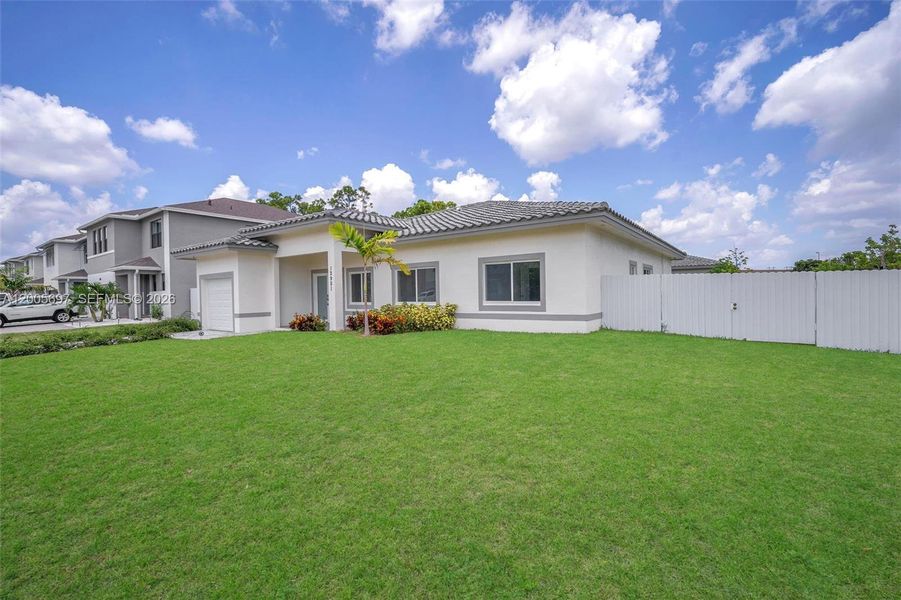 Exterior details and patio area of a home in , Homestead (Image 3).