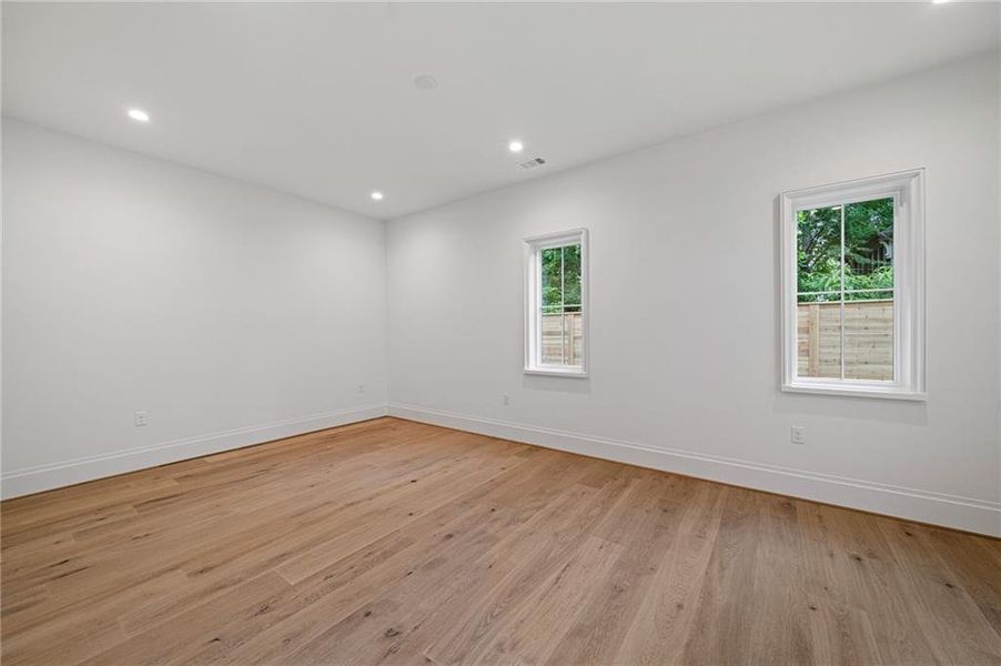 Spacious, unfurnished interior of a new home in , Atlanta (Image 21).