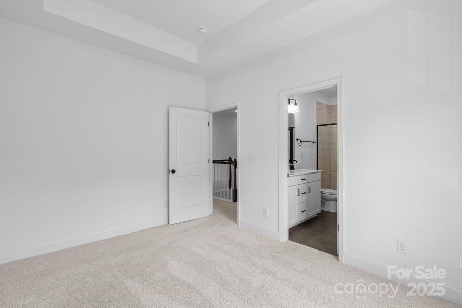 Spacious, unfurnished interior of a new home in , Asheville (Image 26).