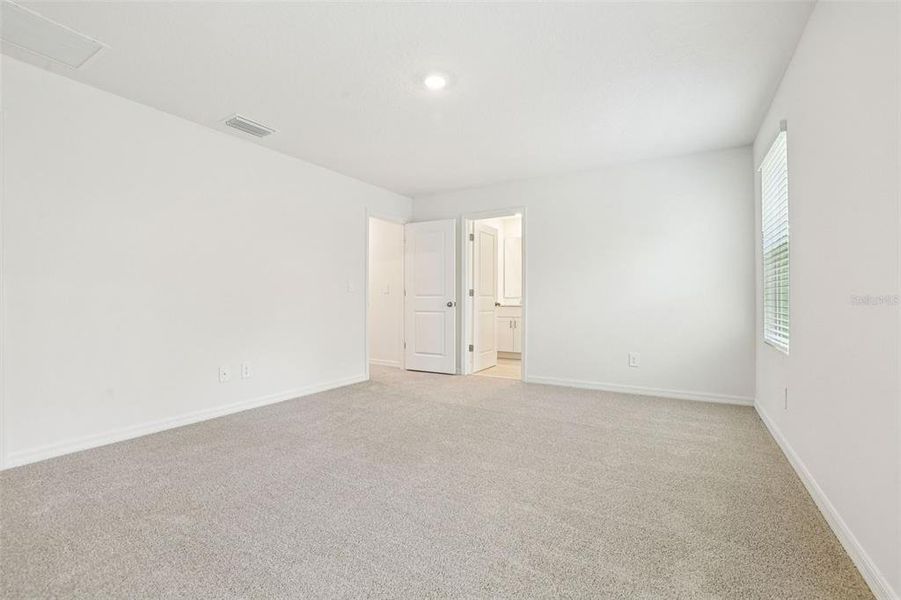 Spacious, unfurnished interior of a new home in Bradford Park, Ormond Beach (Image 26).