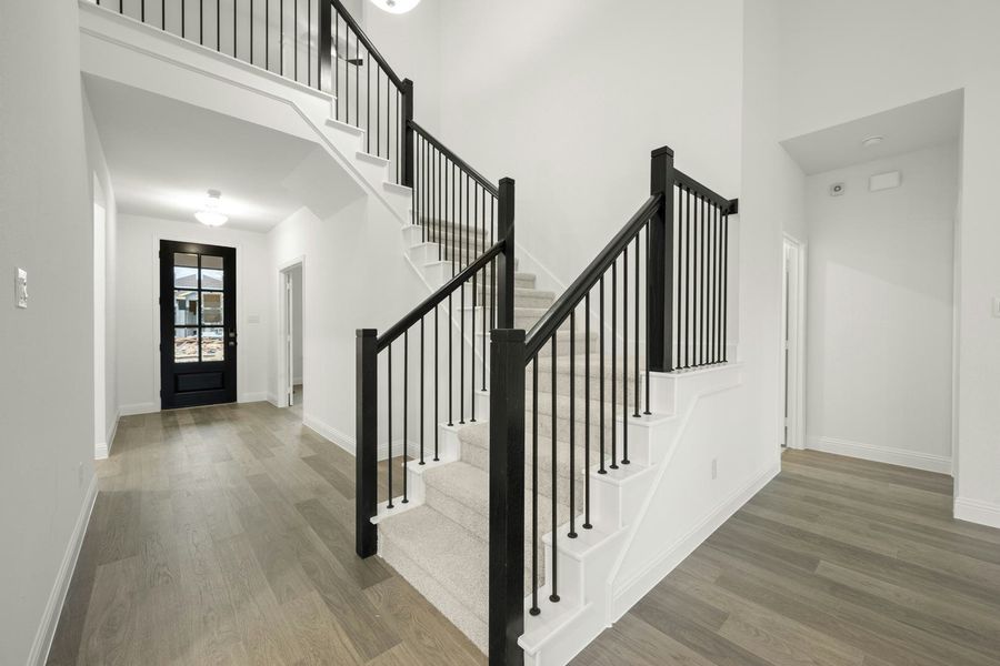 Spacious, unfurnished interior of a new home in Stone Eagle, Azle (Image 20).