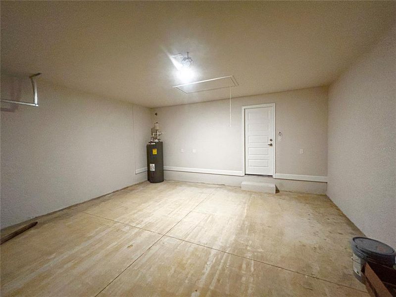 Spacious, unfurnished interior of a new home in Port Charlotte, Punta Gorda (Image 12).