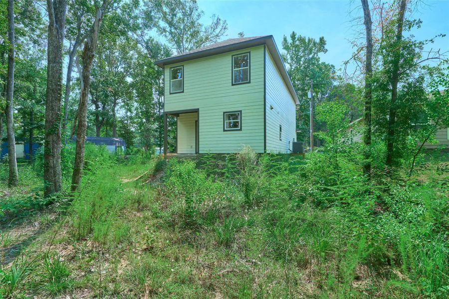 Exterior details and patio area of a home in , Livingston (Image 19).
