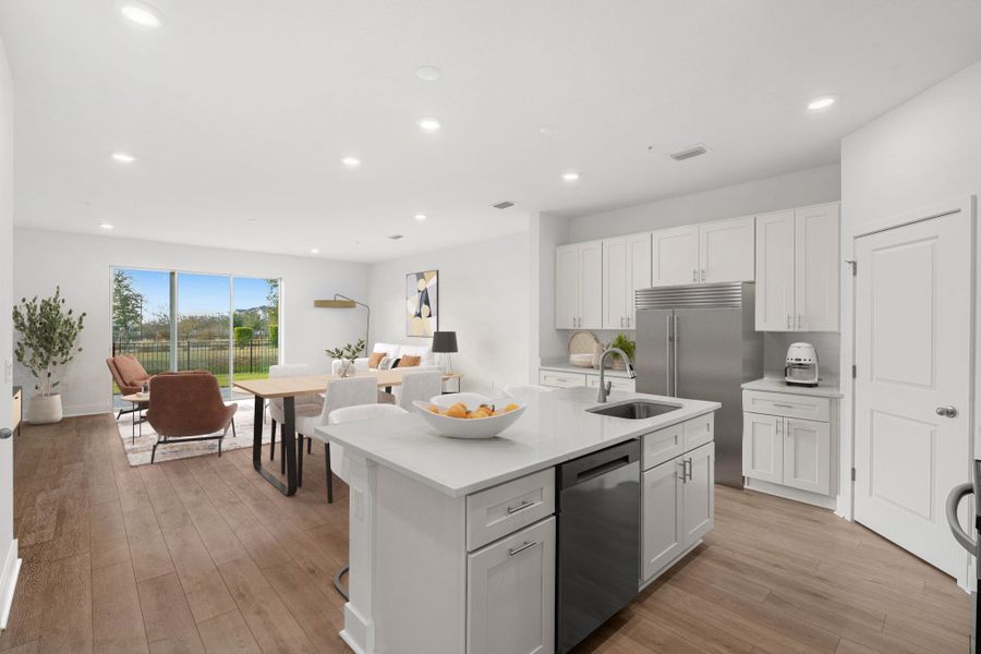 9'4" Ceilings and Open Layout 9'4" Ceilings and Open Layout