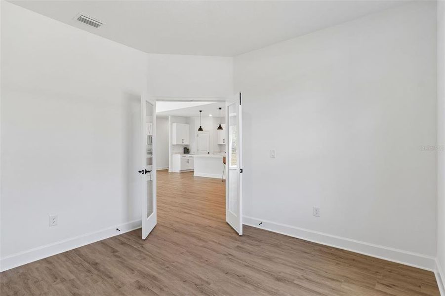 Spacious, unfurnished interior of a new home in , Weeki Wachee (Image 60).