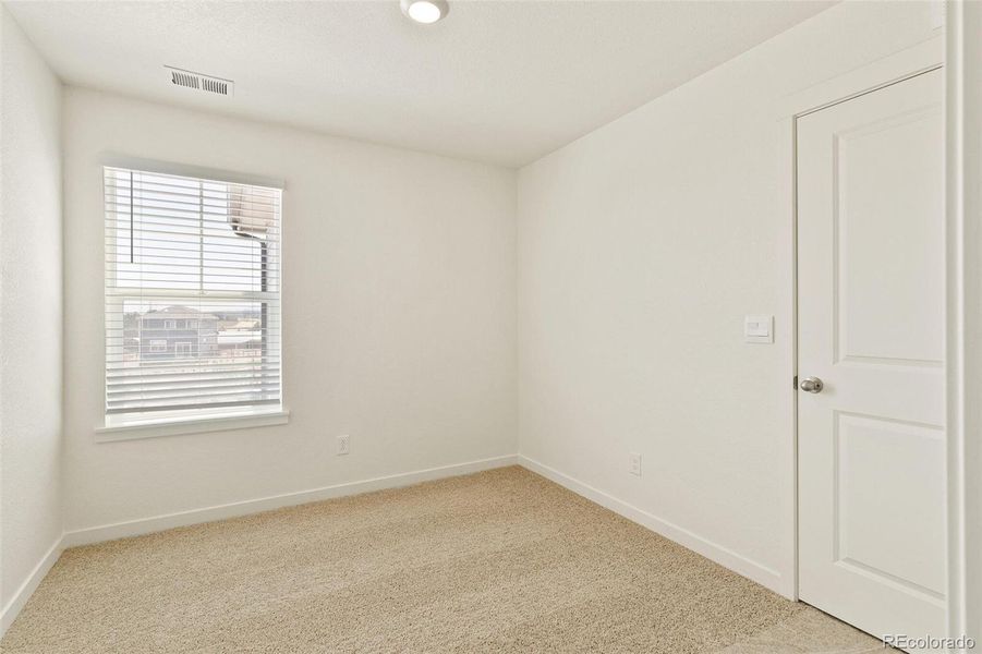 Spacious, unfurnished interior of a new home in The Ridge at Lorson Ranch, Colorado Springs (Image 25).