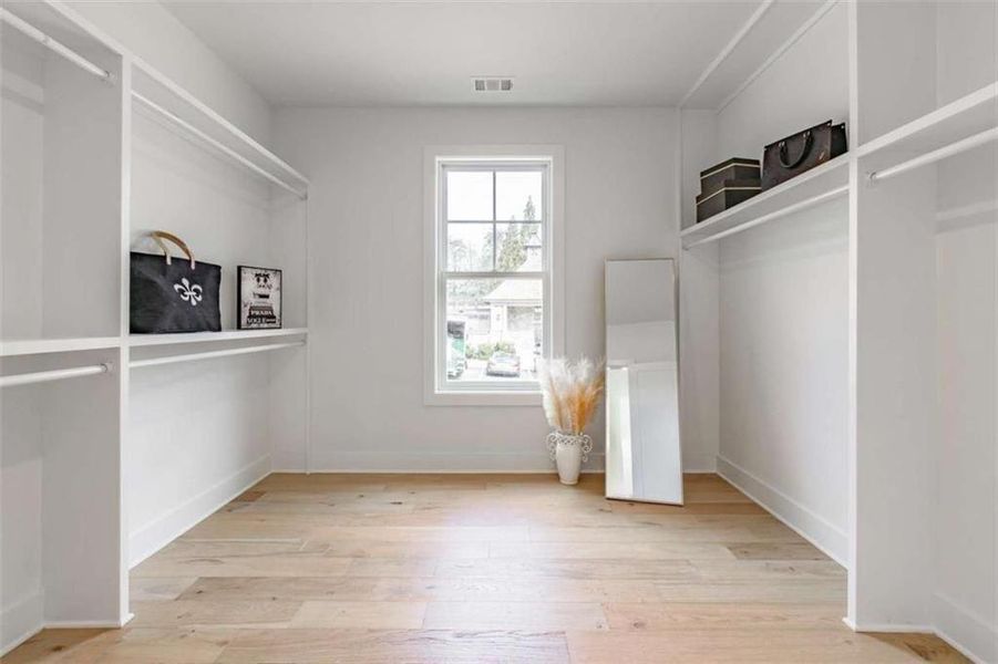 Spacious, unfurnished interior of a new home in , Gainesville (Image 36).