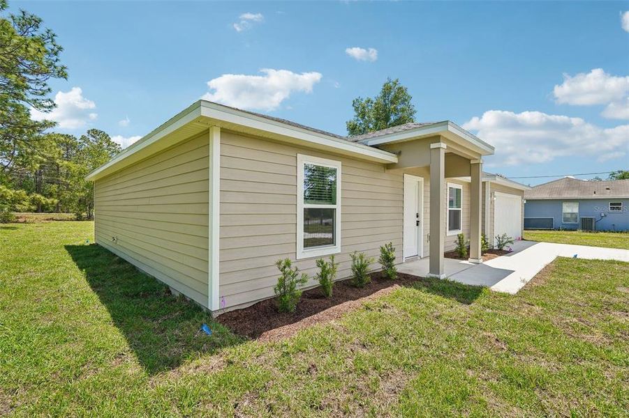 Exterior details and patio area of a home in , Ocala (Image 19).