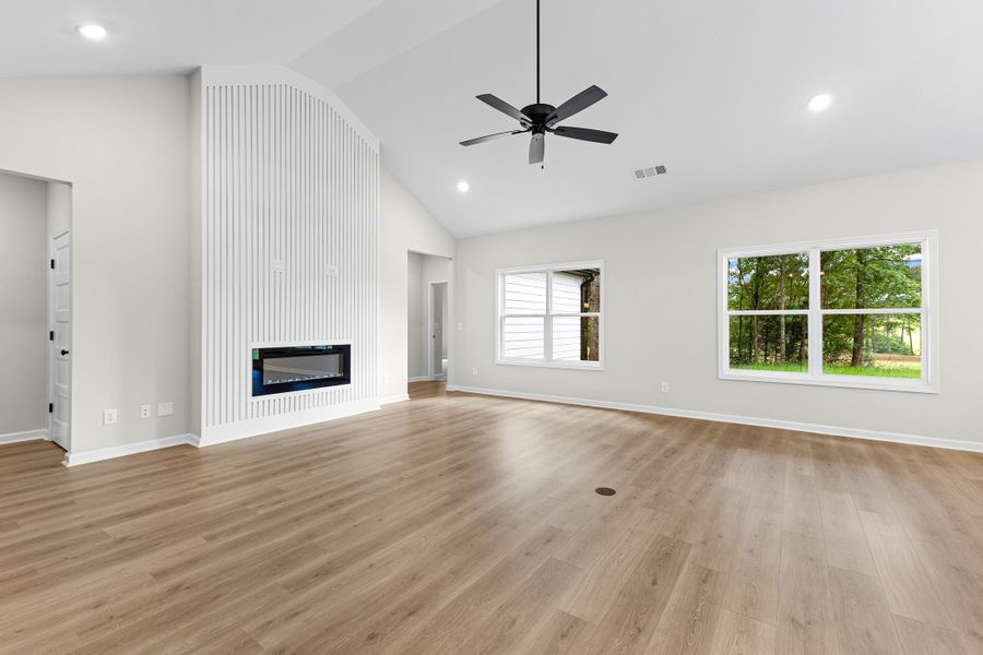 Spacious, unfurnished interior of a new home in Golfview, Thomaston (Image 17).