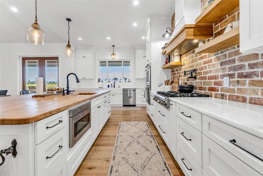 Furnished interior view inside a new home in , Arcadia (Image 70).