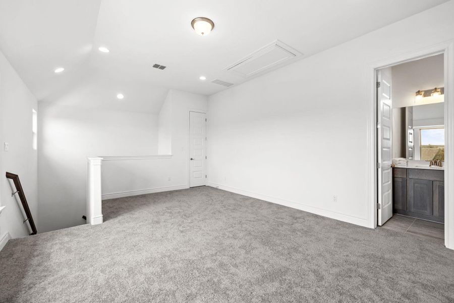 Spacious, unfurnished interior of a new home in Northgate Ranch, Liberty Hill (Image 21).