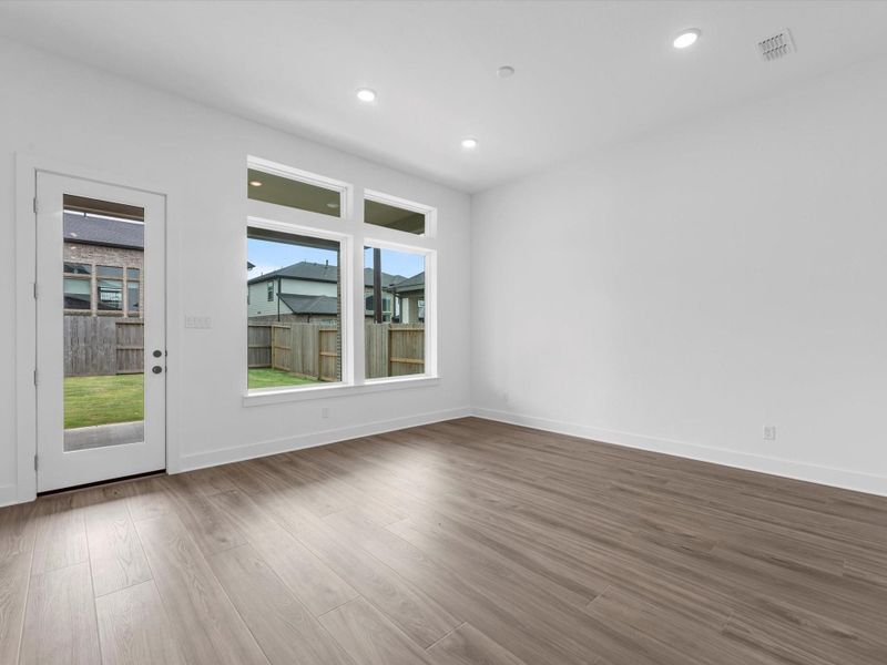 Spacious, unfurnished interior of a new home in Cross Creek Ranch 65′, Fulshear (Image 14). Spacious, unfurnished interior of a new home in Cross Creek Ranch 65′, Fulshear (Image 14).