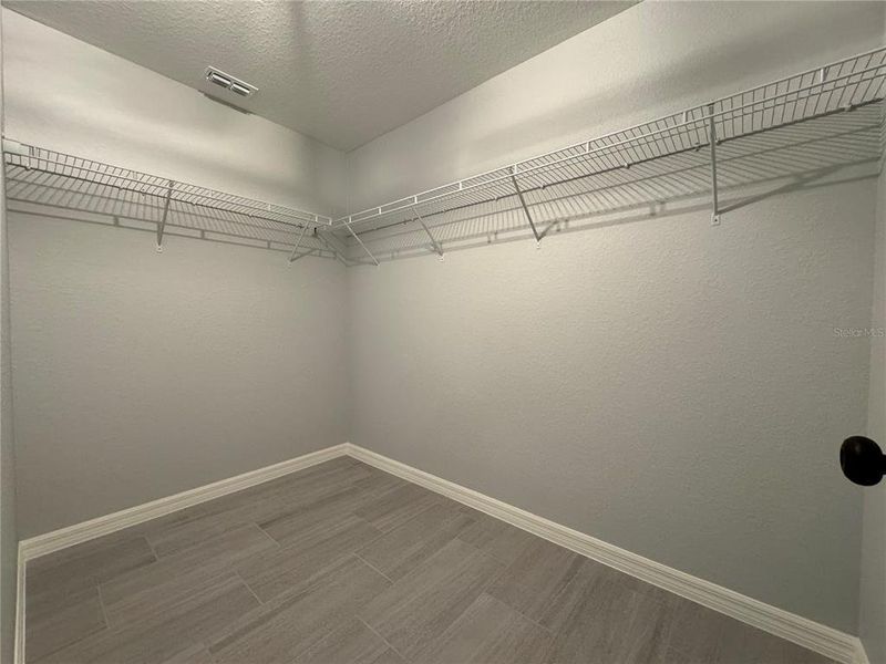 Spacious, unfurnished interior of a new home in , Ocala (Image 14).