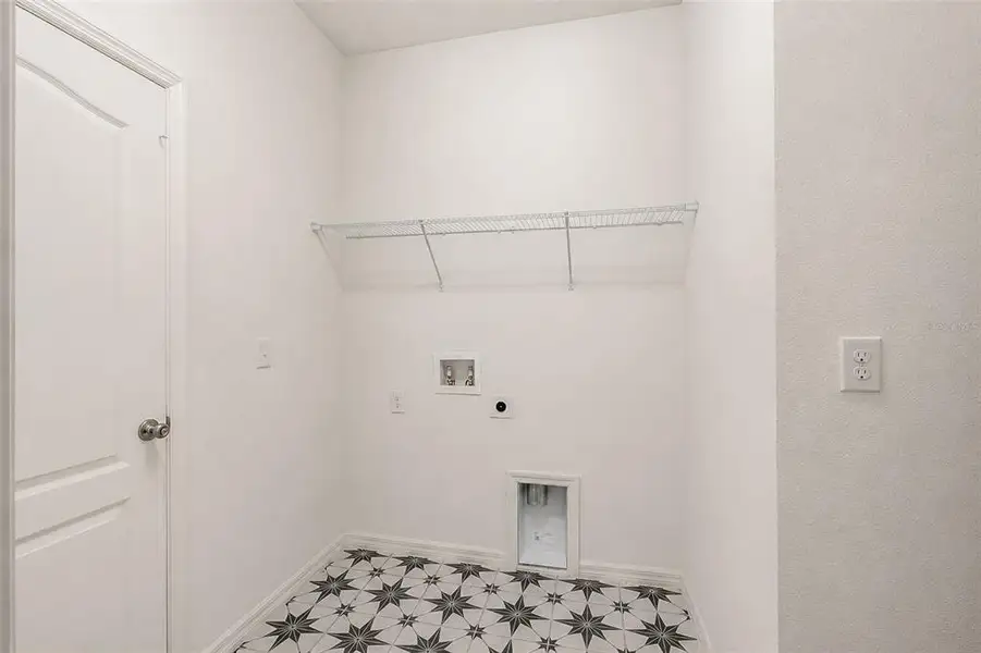 Spacious, unfurnished interior of a new home in , Mascotte (Image 26). Spacious, unfurnished interior of a new home in , Mascotte (Image 26).