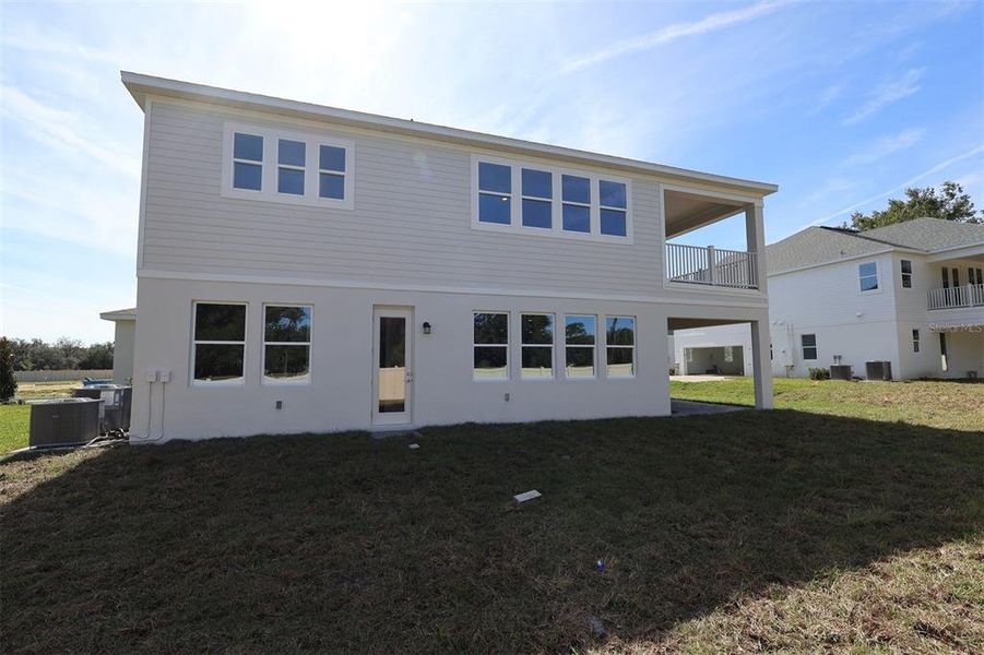 Exterior details and patio area of a home in Willow Run, Apopka (Image 17).