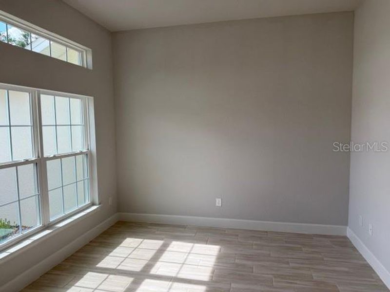 Spacious, unfurnished interior of a new home in St. James Park, Ocala (Image 14).