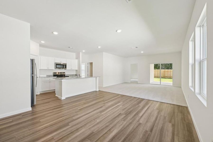 Spacious, unfurnished interior of a new home in Willow Springs, Buda (Image 15).