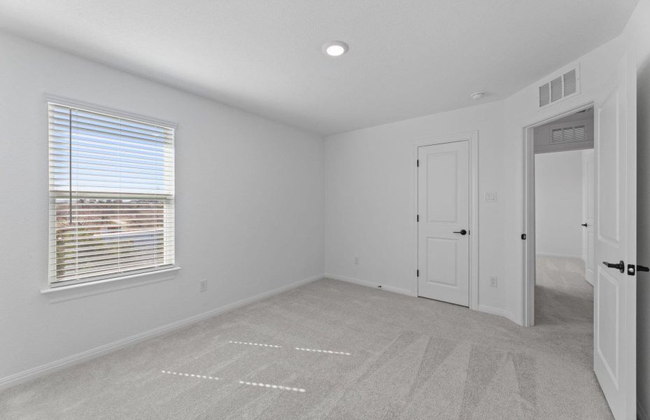 Spacious, unfurnished interior of a new home in Horizon Lake, Leander (Image 18).