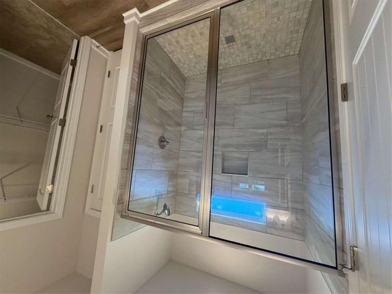 Close-up of interior finishes inside a home in , Eastanollee (Image 6).