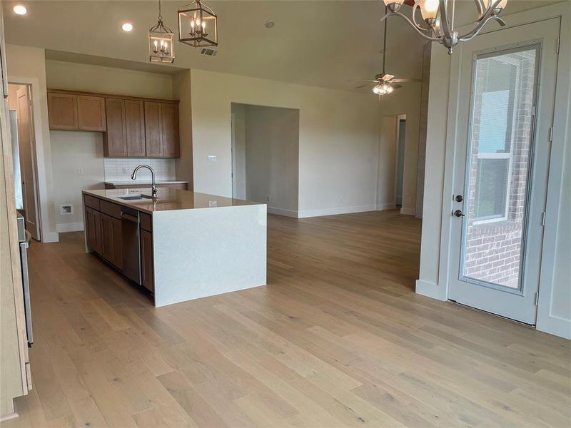 Furnished interior view inside a new home in Tuscan Estates, Waxahachie (Image 8).