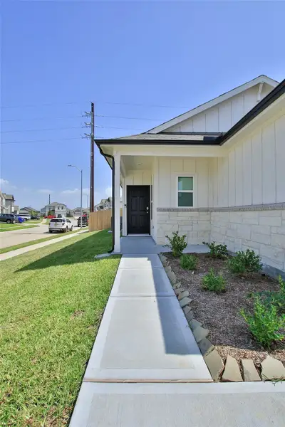 Exterior details and patio area of a home in Windrow, Hockley (Image 3).