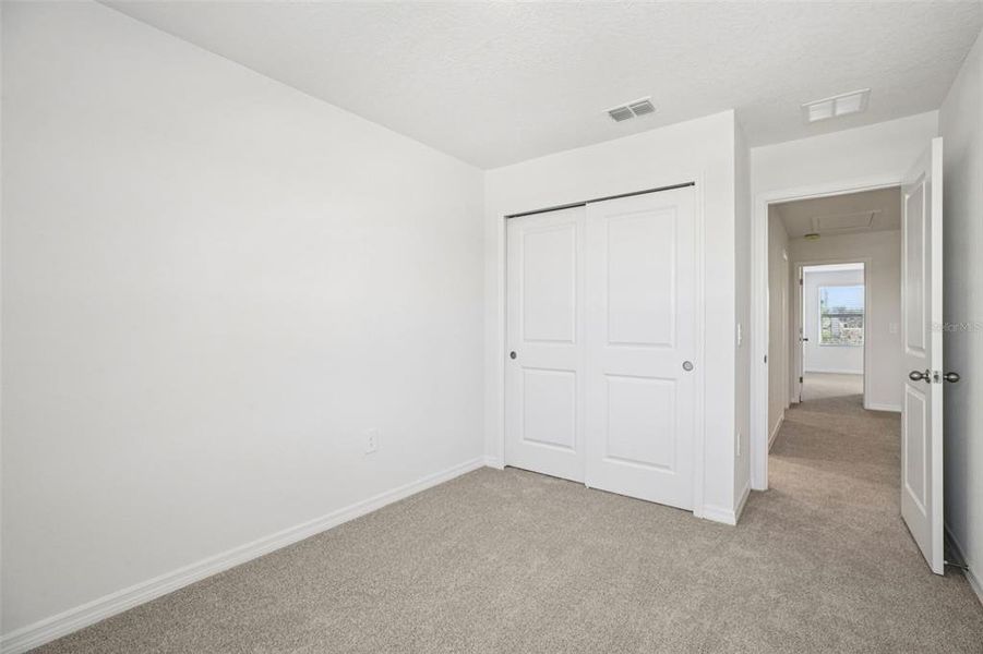 Spacious, unfurnished interior of a new home in The Reserve at Hammock Oaks Townes, Lady Lake (Image 20).