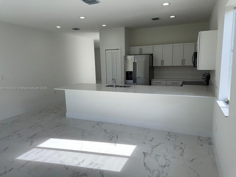 Image 18 of a home in .