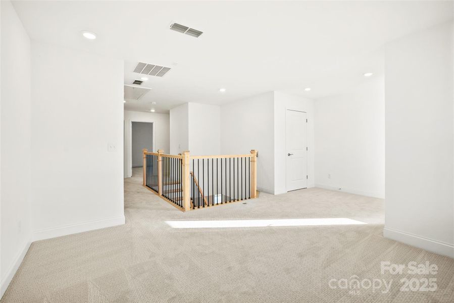 Spacious, unfurnished interior of a new home in Forest Creek, Waxhaw (Image 34).